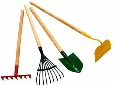 Фото раздела «Садовые вилы, тяпки и грабли»