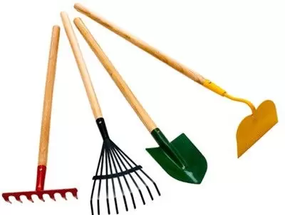 Фото раздела «Садовые вилы, тяпки и грабли»