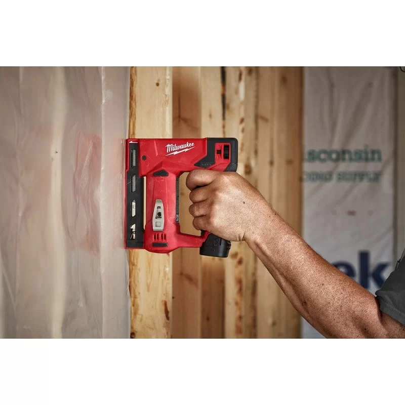Аккумуляторный степлер Milwaukee M12 BST-202X (2х2,0 Ач) №4